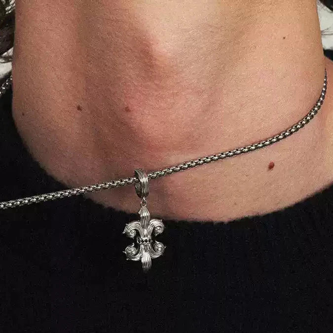 DARK ROYALTY BLACK DIAMOND FLEUR-DE-LIS NECKLACE