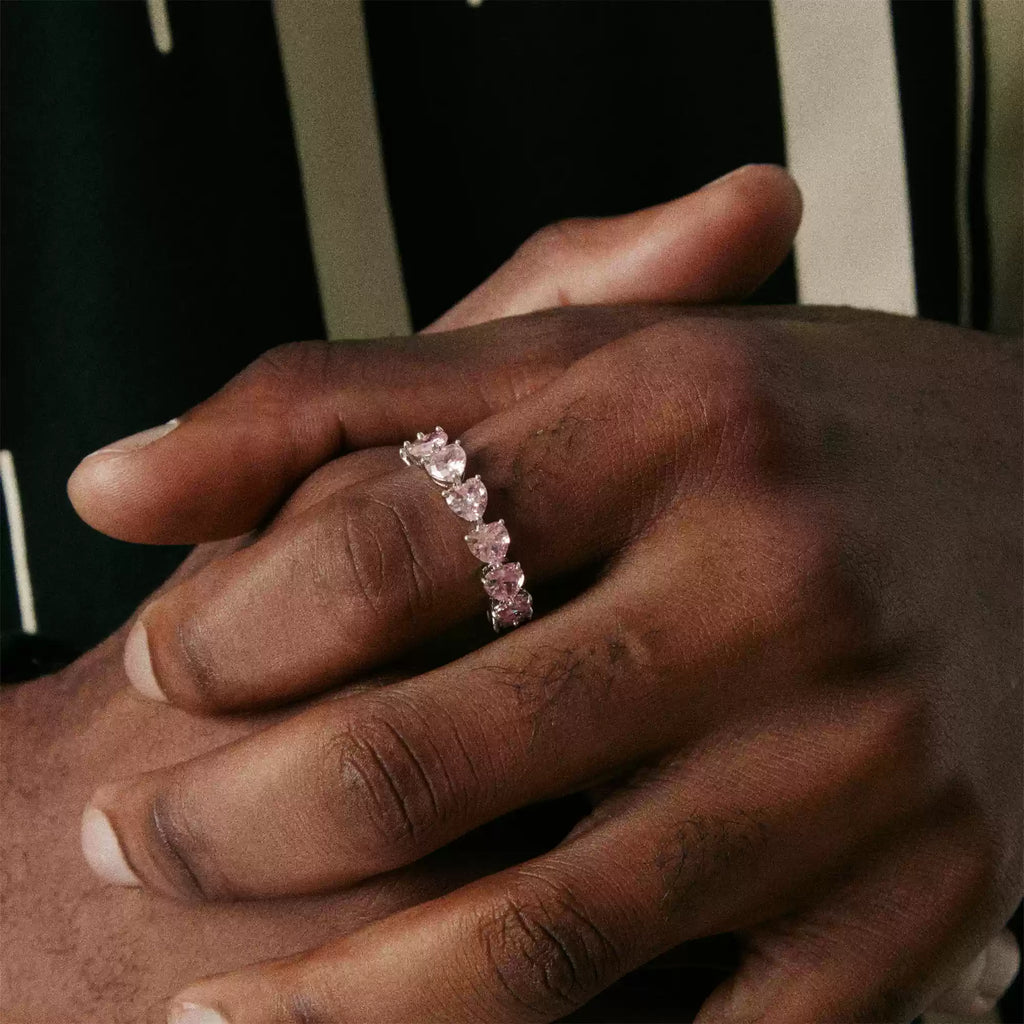 ETERNAL HEART-SHAPED DIAMOND RING