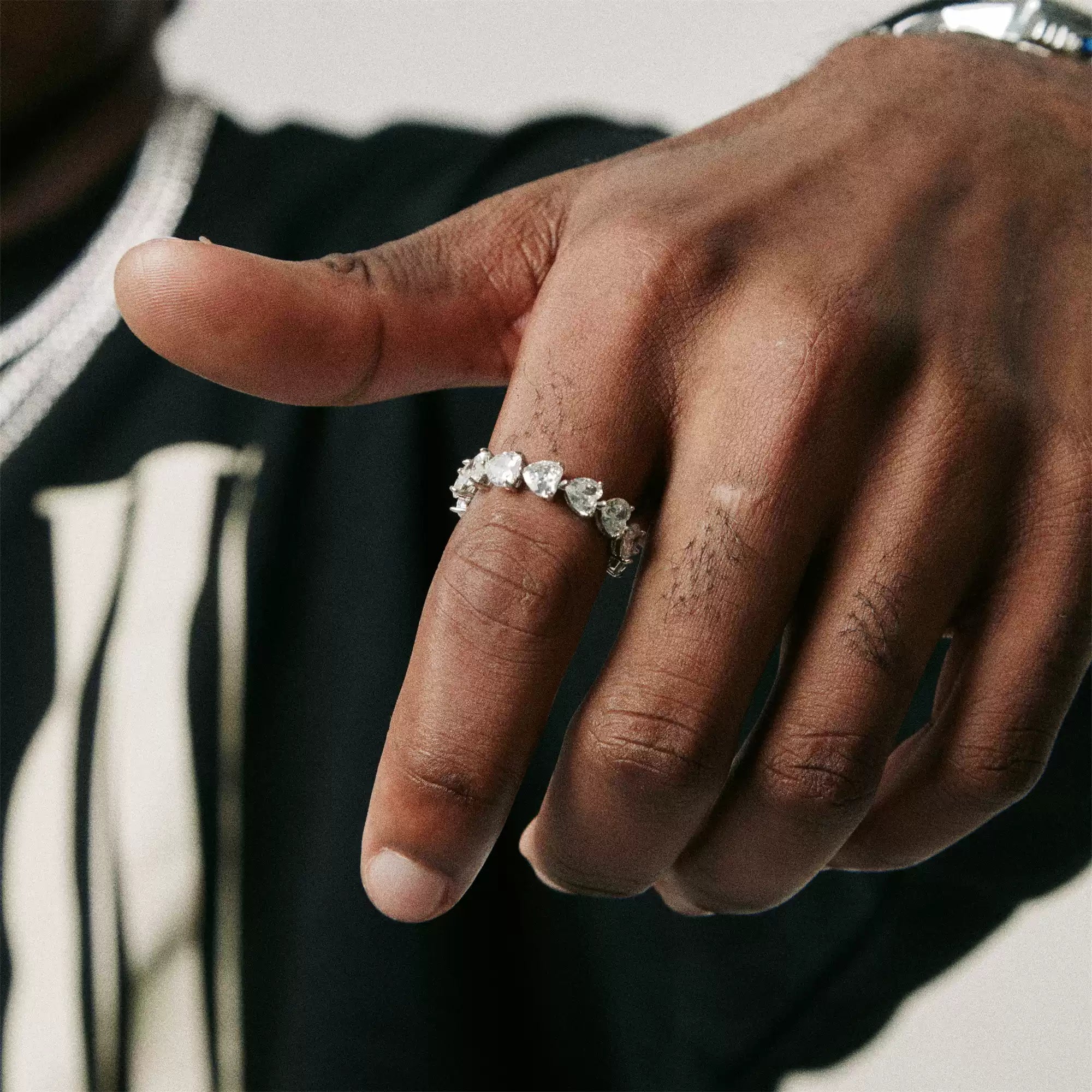 ETERNAL HEART-SHAPED DIAMOND RING