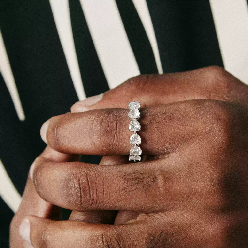 ETERNAL HEART-SHAPED DIAMOND RING