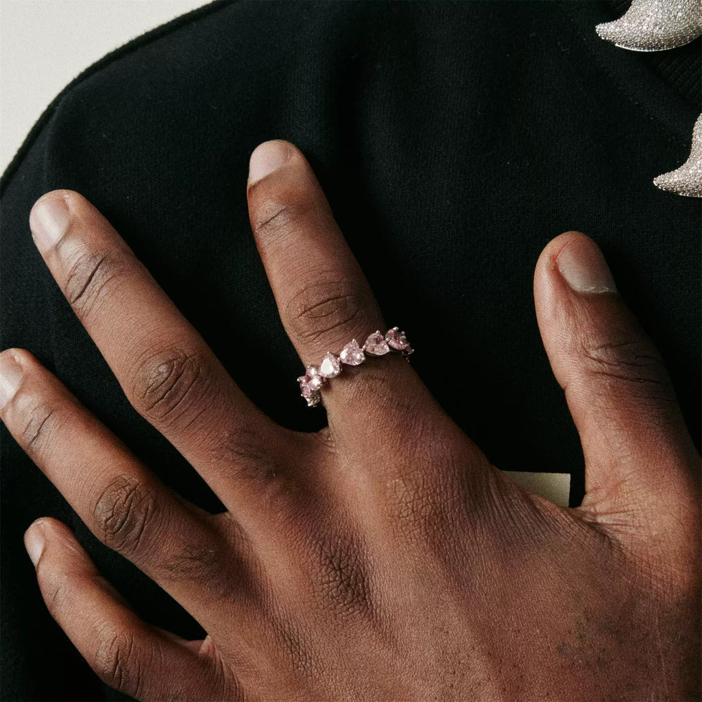 ETERNAL HEART-SHAPED DIAMOND RING