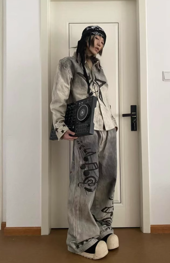 MUSIC BUTTON UP